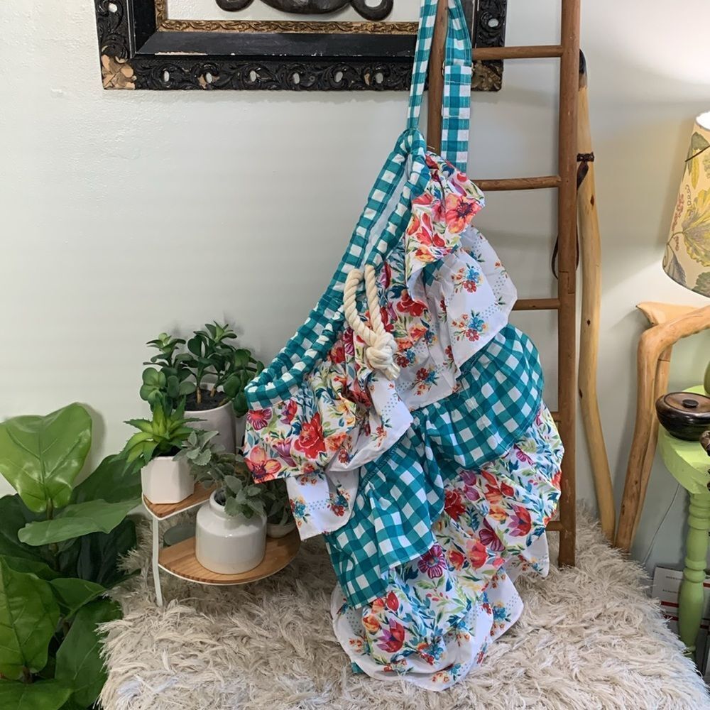 The Pioneer Woman Petal‎ Party
Ruffled Laundry Bag With Rope
Drawstring
